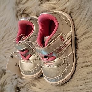 NWT Stride Rite Surprise Memory Foam Silver Shoes Size 2